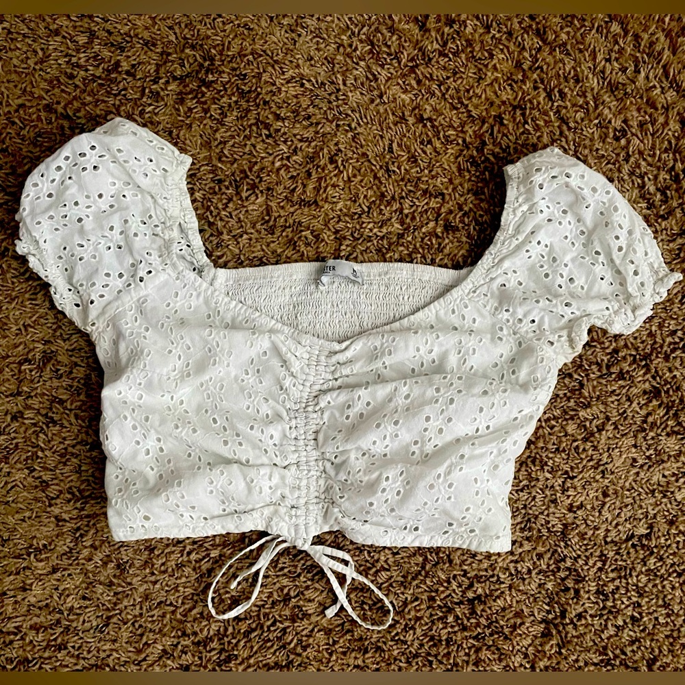 Size M Hollister cropped eyelet drawstring puff sleeve shirt